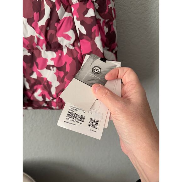 Lululemon Lunar New Year Wunder Puff Cropped Vest size 12 in pink and white - Picture 7 of 8
